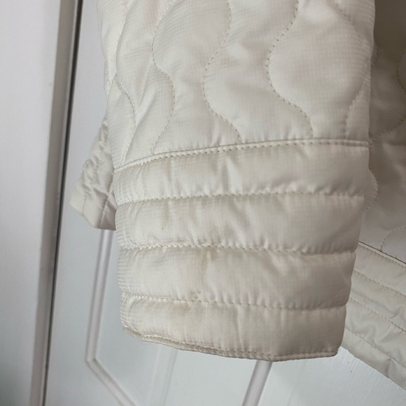 Women’s Marmot jacket with faux fur trim. - Picture 7 of 7